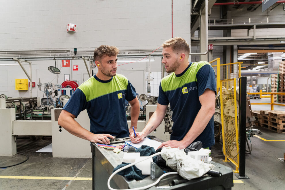 850-2025-Mensen-aan-het-werk-159